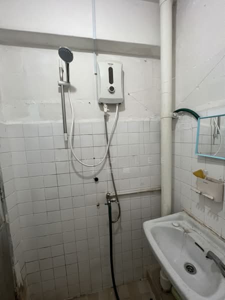 743 Yishun Avenue 5, 743 Yishun Avenue 5, 2 Bedrooms, 630 sqft, HDB Flat For Rent, by David Lee 李施融, 500064532 - Bathroom - PropertyGuru.com.sg