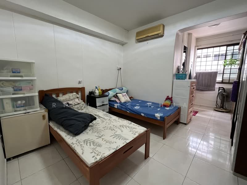 141 Serangoon North Avenue 2 HDB Flat For Sale at S$ 780,000 | PropertyGuru Singapore - Master Bedroom