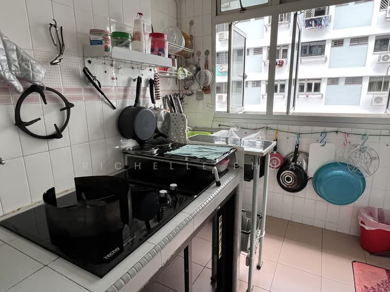 141 Serangoon North Avenue 2 HDB Flat For Sale at S$ 780,000 | PropertyGuru Singapore - Kitchen