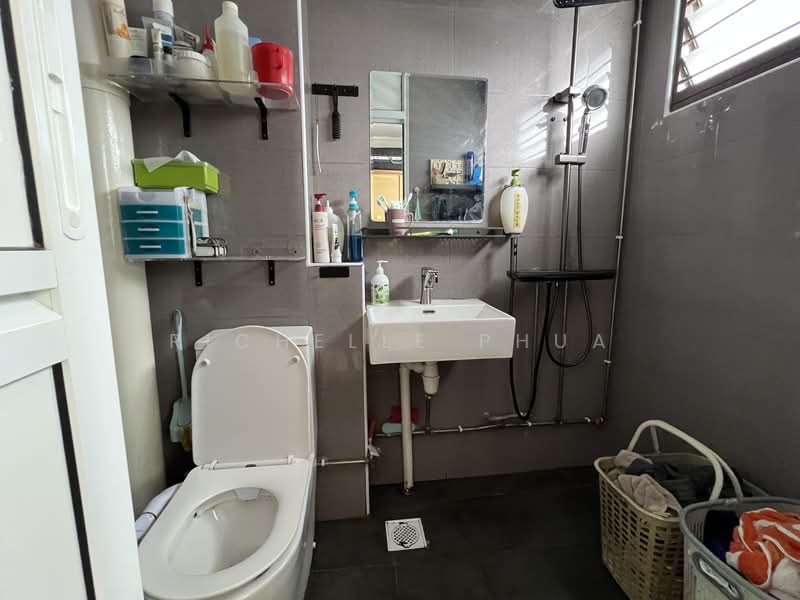 141 Serangoon North Avenue 2 HDB Flat For Sale at S$ 780,000 | PropertyGuru Singapore - Master Bathroom