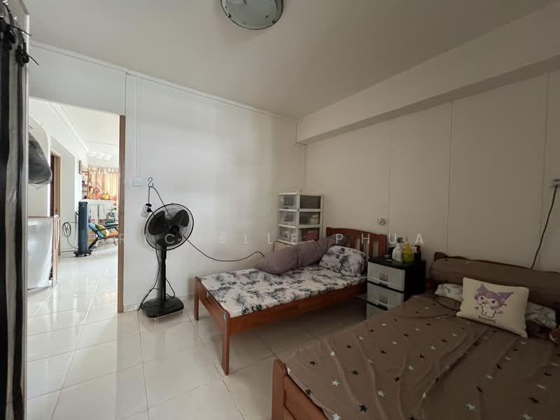 141 Serangoon North Avenue 2, 141 Serangoon North Avenue 2, 3 Bedrooms, 1,216 sqft, HDB Flat For Sale, by Richelle Phua, 500064536 - Master bedroom - PropertyGuru.com.sg