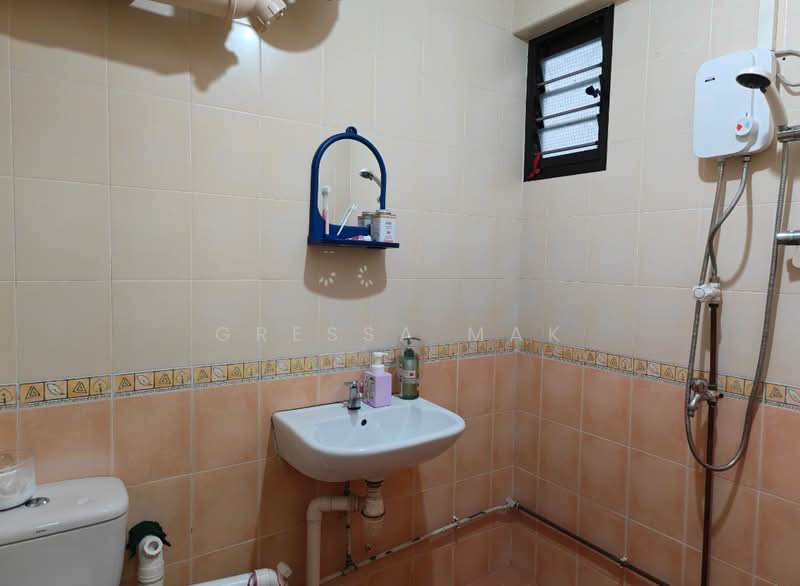 114 Depot Road HDB Flat For Sale at S$ 699,998 | PropertyGuru Singapore - Bathroom