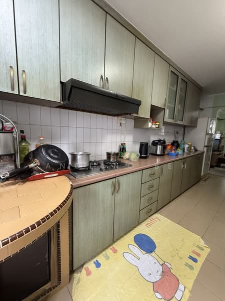 403 Fajar Road HDB Flat For Sale at S$ 490,000 | PropertyGuru Singapore - Kitchen