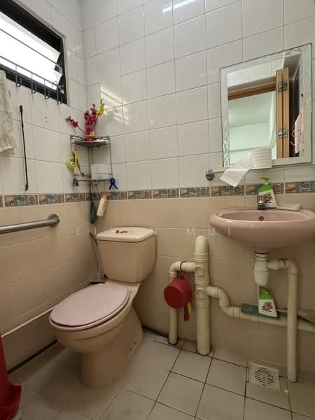 50 Telok Blangah Drive HDB Flat For Sale at S$ 649,000 | PropertyGuru Singapore - Bathroom