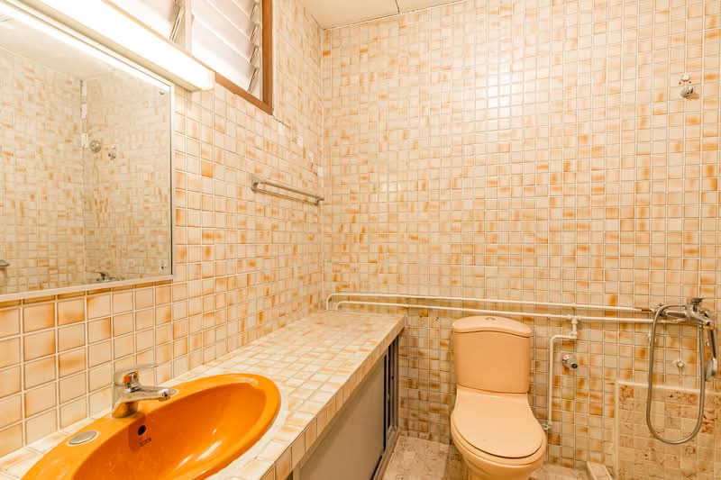 Roxy Square Condominium For Sale at S$ 1,950,000 | PropertyGuru Singapore - Bathroom