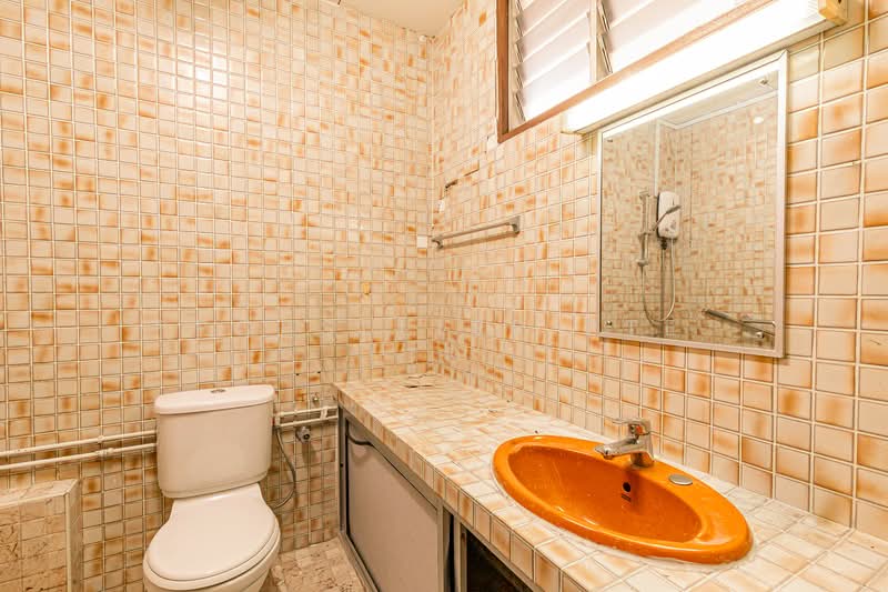 Roxy Square Condominium For Sale at S$ 1,950,000 | PropertyGuru Singapore - Bathroom