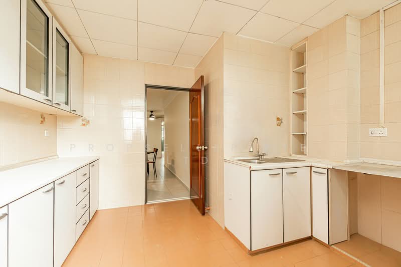 Roxy Square Condominium For Sale at S$ 1,950,000 | PropertyGuru Singapore - Kitchen