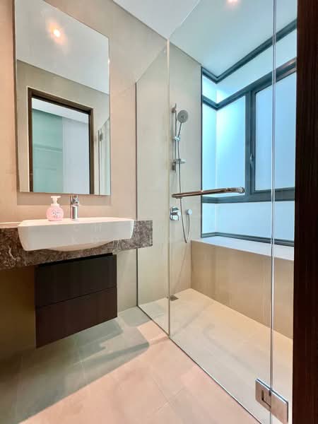 Duchess Residences Condominium For Sale at S$ 3,800,000 | PropertyGuru Singapore - Bathroom