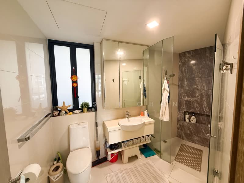 d'Leedon (Former Farrer Court) Condominium For Sale at S$ 1,900,000 | PropertyGuru Singapore - Bathroom