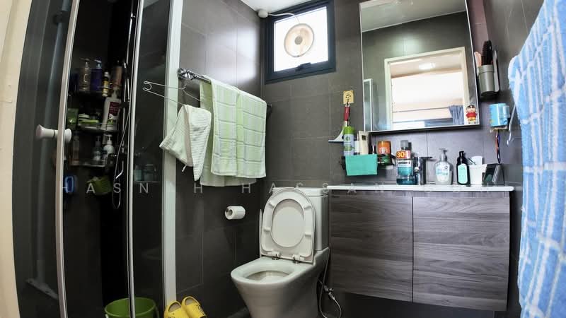 748A Bedok Reservoir Crescent HDB Flat For Sale at S$ 1,300,000 | PropertyGuru Singapore - Bathroom