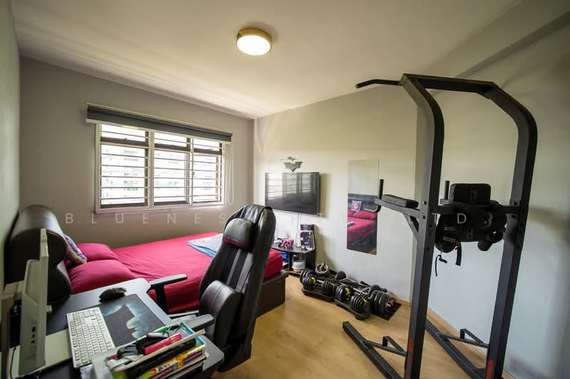 656A Jurong West Street 61 HDB Flat For Sale at S$ 840,000 | PropertyGuru Singapore - Bedroom