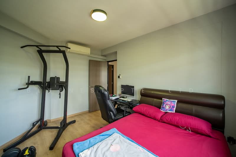 656A Jurong West Street 61 HDB Flat For Sale at S$ 840,000 | PropertyGuru Singapore - Bedroom