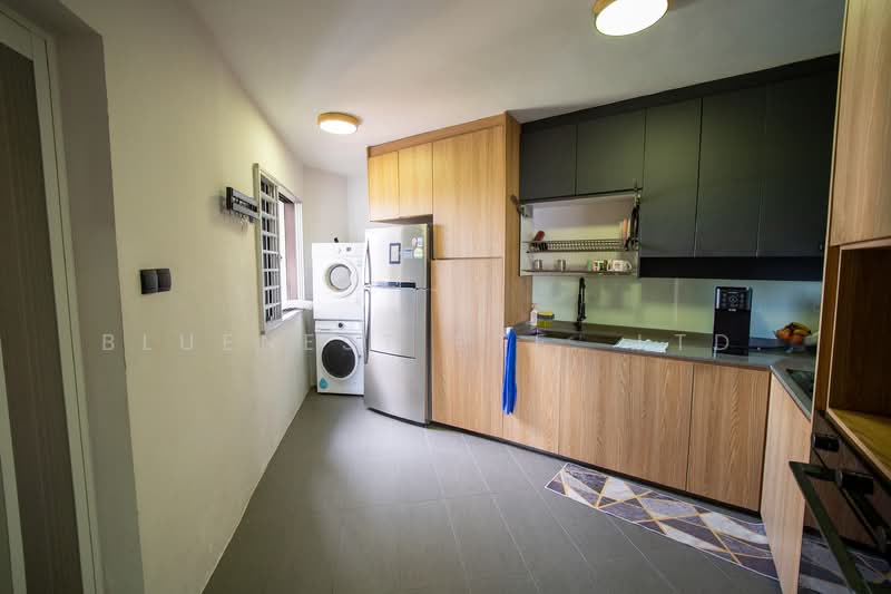656A Jurong West Street 61 HDB Flat For Sale at S$ 840,000 | PropertyGuru Singapore - Kitchen