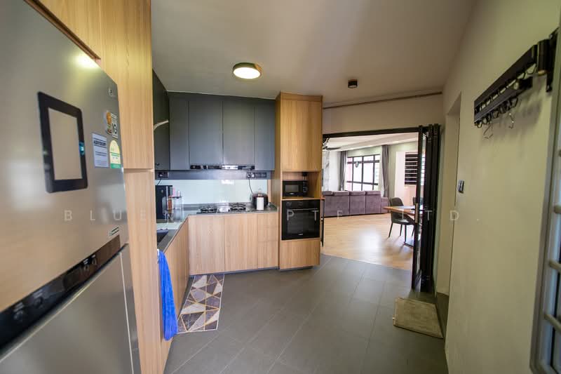 656A Jurong West Street 61 HDB Flat For Sale at S$ 840,000 | PropertyGuru Singapore - Kitchen