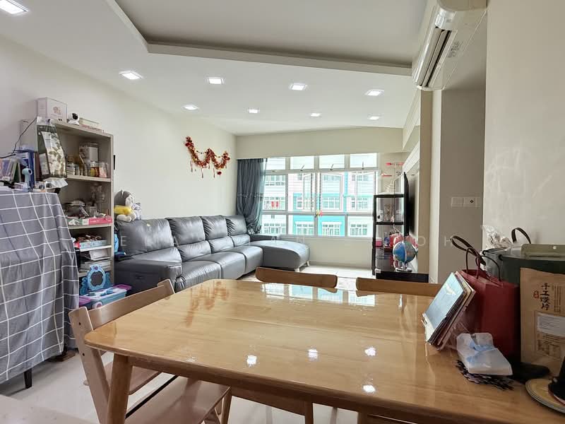 317C Yishun Greenwalk, 317C Yishun Avenue 9, 3 Bedrooms, 990 sqft, HDB Flat For Sale, by Sebastian Sitoh, 500064615 - Living Room - PropertyGuru.com.sg