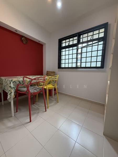 21 Hougang Avenue 3 HDB Flat For Sale at S$ 438,000 | PropertyGuru Singapore - Dining Room
