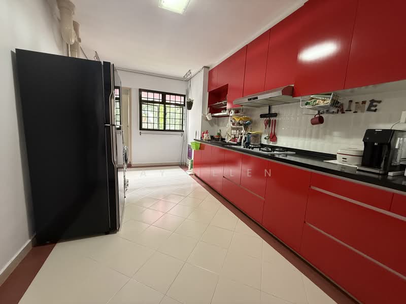 21 Hougang Avenue 3 HDB Flat For Sale at S$ 438,000 | PropertyGuru Singapore - Kitchen