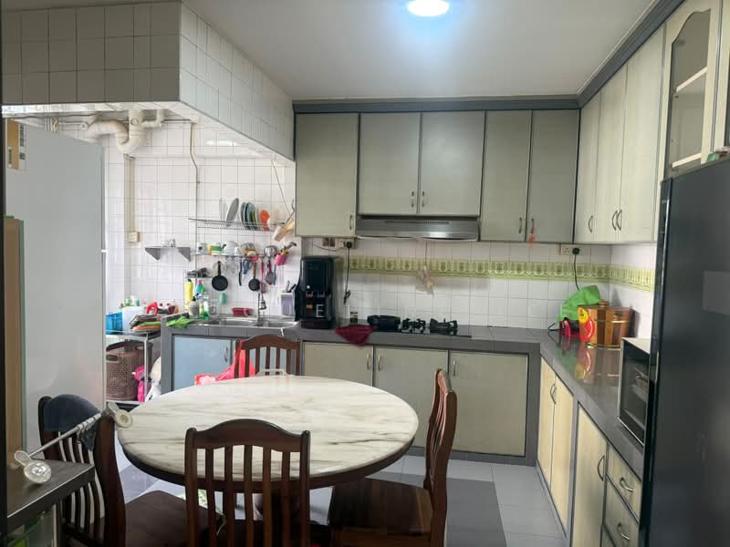 131 Clarence Lane, 131 Clarence Lane, 4 Bedrooms, 1,310 sqft, HDB Flat For Sale, by Jacqueline Lee, 500064650 - Kitchen - PropertyGuru.com.sg
