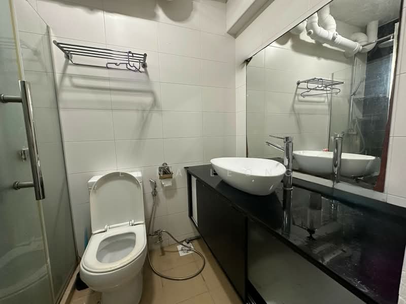 453 Choa Chu Kang Avenue 4 HDB Flat For Sale at S$ 808,000 | PropertyGuru Singapore - Bathroom