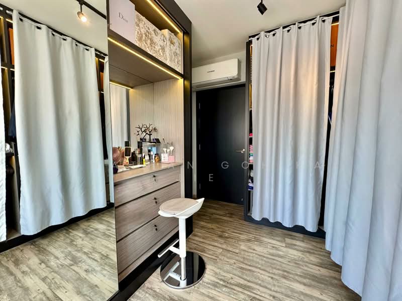 453A Bukit Batok West Avenue 6 HDB Flat For Sale at S$ 730,000 | PropertyGuru Singapore - Dressing Room
