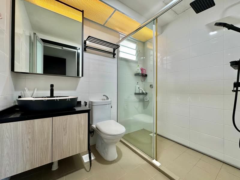 453A Bukit Batok West Avenue 6 HDB Flat For Sale at S$ 730,000 | PropertyGuru Singapore - Master Bathroom