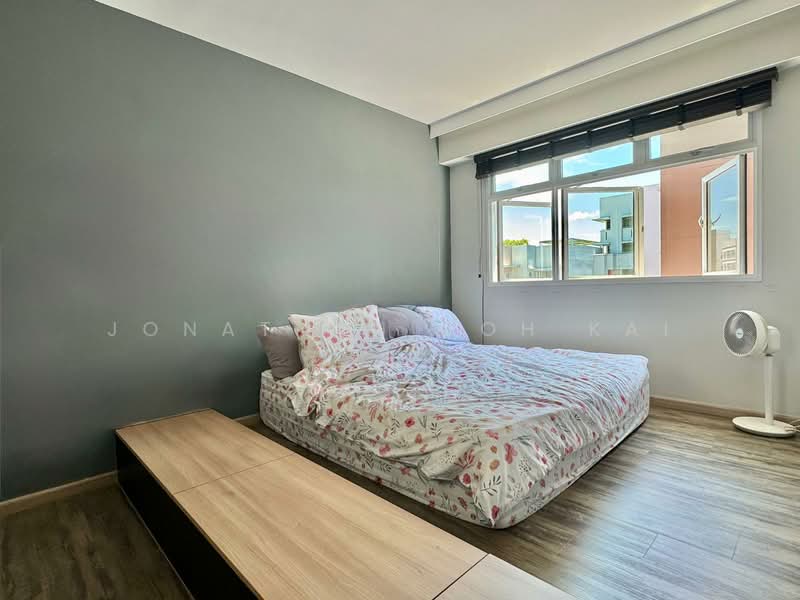 453A Bukit Batok West Avenue 6 HDB Flat For Sale at S$ 730,000 | PropertyGuru Singapore - Master Bedroom