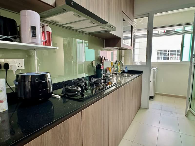 453A Bukit Batok West Avenue 6 HDB Flat For Sale at S$ 730,000 | PropertyGuru Singapore - Kitchen