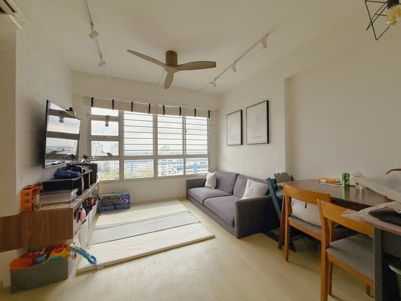 455A Ang Mo Kio Street 44 HDB Flat For Sale at S$ 678,000 | PropertyGuru Singapore - Living Room