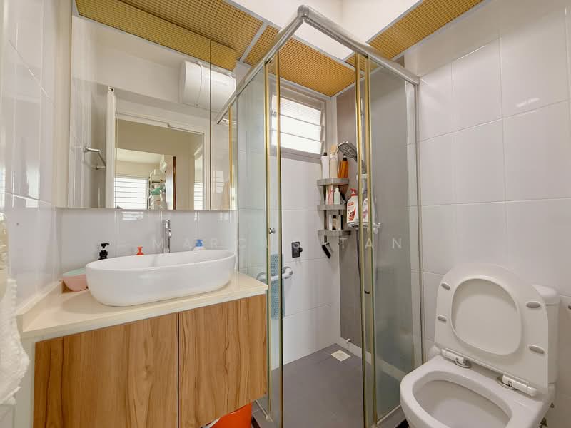 455A Ang Mo Kio Street 44 HDB Flat For Sale at S$ 678,000 | PropertyGuru Singapore - Bathroom