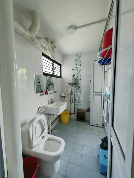 30 Jalan Bahagia, 30 Jalan Bahagia, Room Rental, 150 sqft, HDB Flat For Rent, by Johnny Heng, 500064684 - Bathroom - PropertyGuru.com.sg