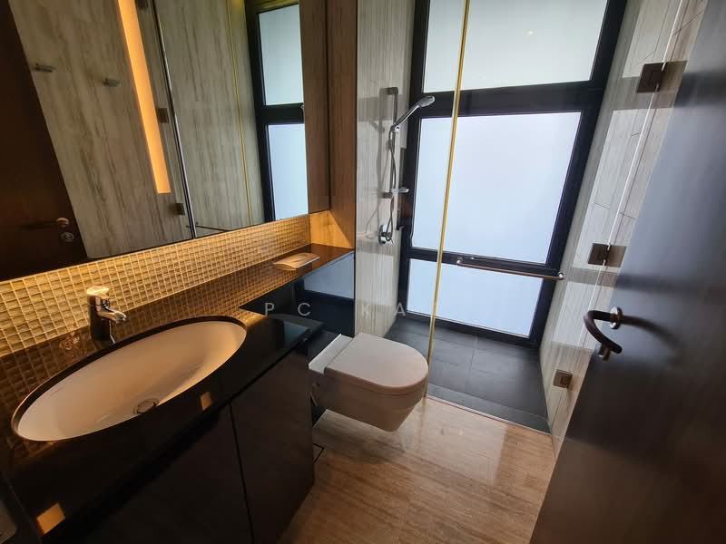 Goodwood Residence, 261 Bukit Timah Road, 3 Bedrooms, 1,948 sqft, Condominium For Rent, by PC Kat, 500064697 - Bathroom - PropertyGuru.com.sg