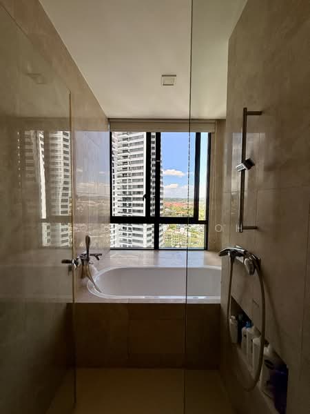 d'Leedon (Former Farrer Court), 13 Leedon Heights, 3 Bedrooms, 1,722 sqft, Condominium For Rent, by Norman Koh, 500064708 - Bathroom - PropertyGuru.com.sg