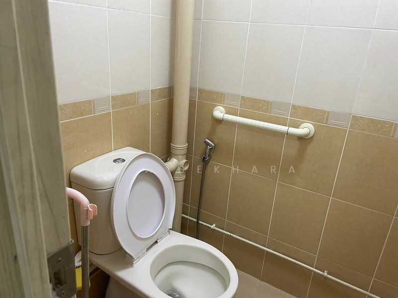 129 Marsiling Rise, 129 Marsiling Rise, 2 Bedrooms, 670 sqft, HDB Flat For Rent, by Raja Sekhara, 500064709 - Bathroom - PropertyGuru.com.sg