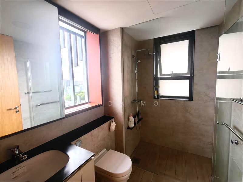 The Tre Ver Condominium For Sale at S$ 2,460,000 | PropertyGuru Singapore - Attach bathroom
