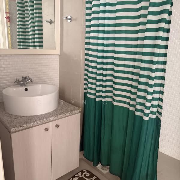 The Springside, Springside Walk, 6 Bedrooms, 3,488 sqft, Terraced House For Rent, by Caryn Chia, 500064722 - Bathroom - PropertyGuru.com.sg