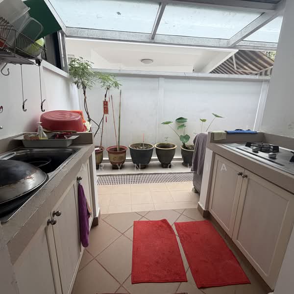 The Springside, Springside Walk, 6 Bedrooms, 3,488 sqft, Terraced House For Rent, by Caryn Chia, 500064722 - Kitchen - PropertyGuru.com.sg