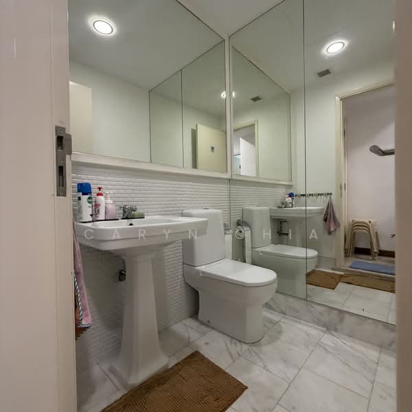 The Springside, Springside Walk, 6 Bedrooms, 3,488 sqft, Terraced House For Rent, by Caryn Chia, 500064722 - Bathroom - PropertyGuru.com.sg