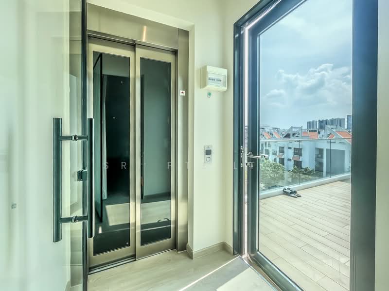 ⭐ Freehold 3-Bedder Penthouse for Sale, Minutes Walk to MRT! ⭐ Apartment For Sale at S$ 1,880,000 | PropertyGuru Singapore - Balcony