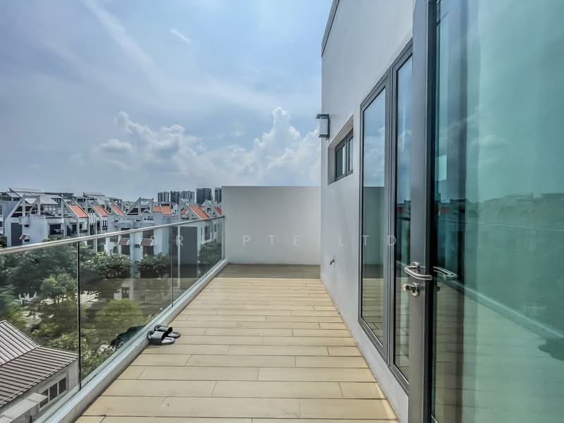 ⭐ Freehold 3-Bedder Penthouse for Sale, Minutes Walk to MRT! ⭐ Apartment For Sale at S$ 1,880,000 | PropertyGuru Singapore - Balcony
