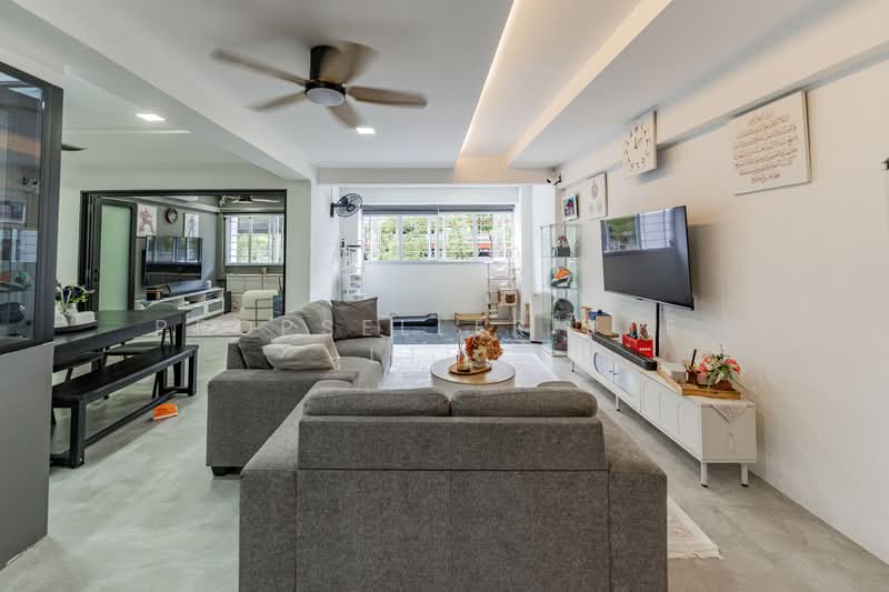 754 Woodlands Circle HDB Flat For Sale at S$ 610,000 | PropertyGuru Singapore - Living Room