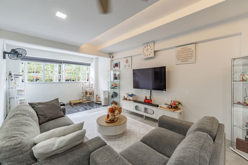 754 Woodlands Circle HDB Flat For Sale at S$ 610,000 | PropertyGuru Singapore - Living Room