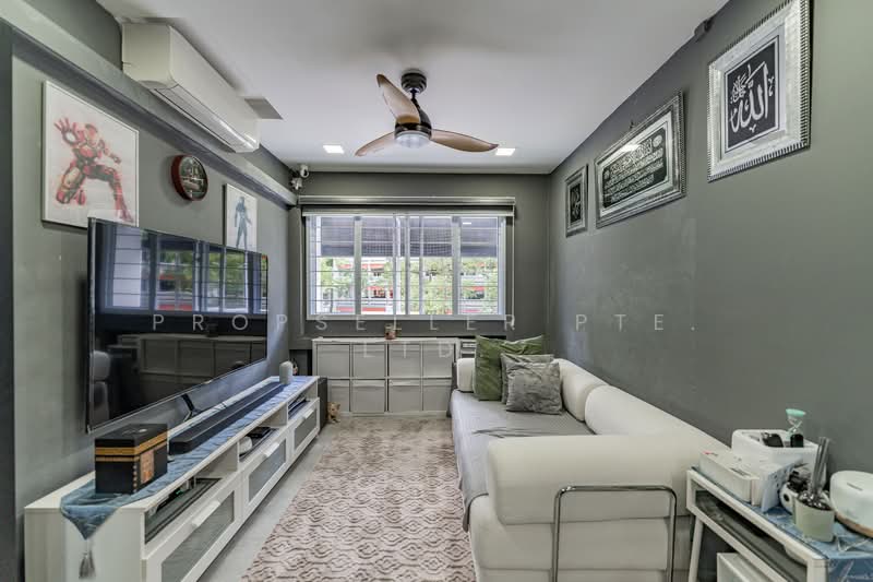 754 Woodlands Circle HDB Flat For Sale at S$ 610,000 | PropertyGuru Singapore - Living Room