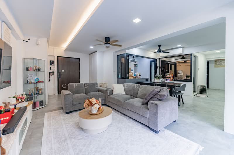 754 Woodlands Circle HDB Flat For Sale at S$ 610,000 | PropertyGuru Singapore - Living Room