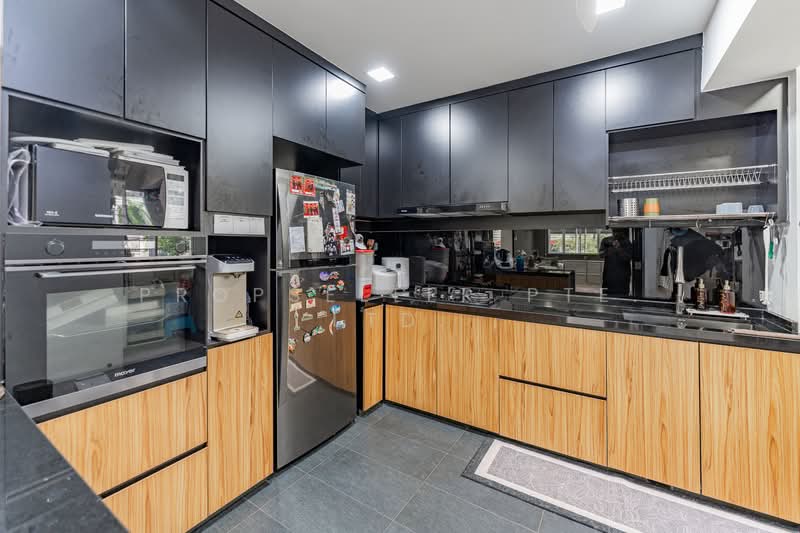 754 Woodlands Circle HDB Flat For Sale at S$ 610,000 | PropertyGuru Singapore - Kitchen
