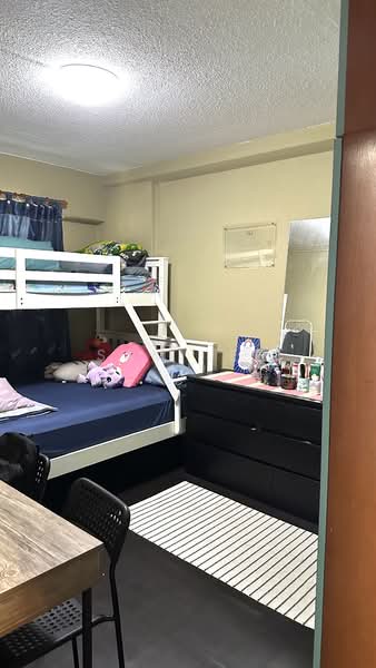 784 Yishun Avenue 2 HDB Flat For Sale at S$ 462,000 | PropertyGuru Singapore - Bedroom