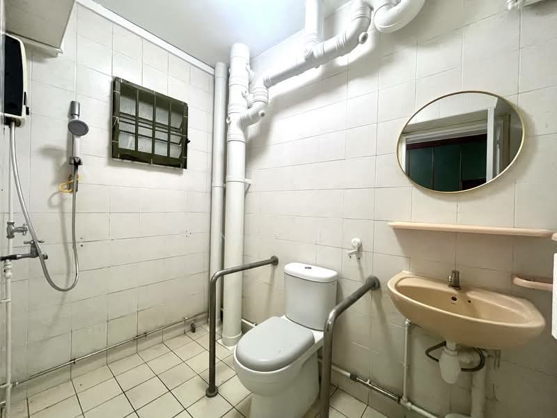 206A Compassvale Lane, 206A Compassvale Lane, 3 Bedrooms, 1,314 sqft, HDB Flat For Rent, by Randy Lee, 500064741 - Bathroom - PropertyGuru.com.sg