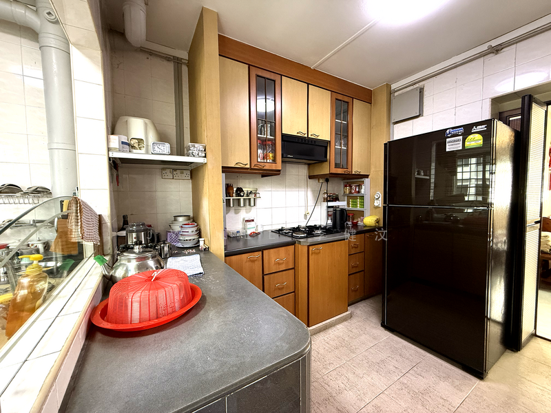 943 Hougang Street 92 HDB Flat For Sale at S$ 788,000 | PropertyGuru Singapore - Kitchen