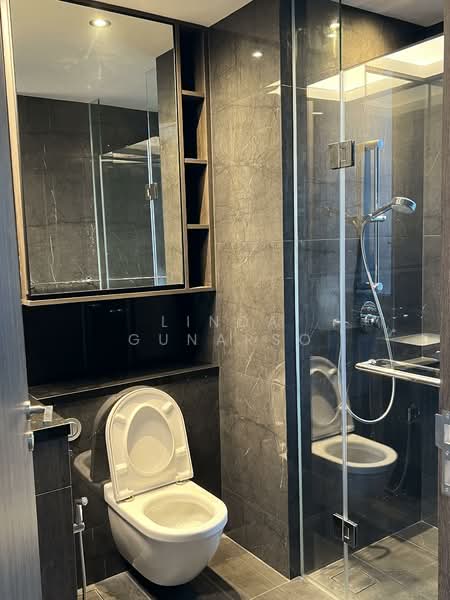 The M, 30 Middle Road, 2 Bedrooms, 525 sqft, Condominium For Rent, by Linda Gunarso, 500064759 - Bathroom - PropertyGuru.com.sg