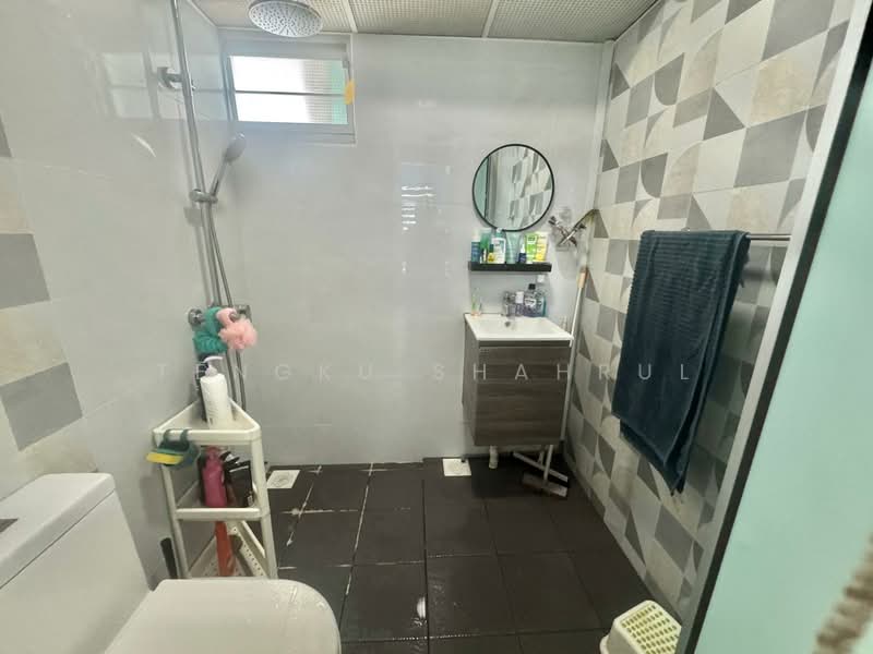 453 Yishun Street 41 HDB Flat For Sale at S$ 600,000 | PropertyGuru Singapore - Bathroom