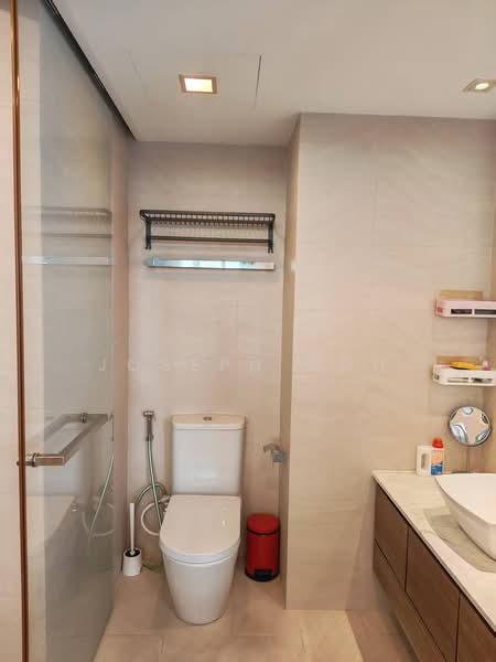The Lakeshore, 31 Jurong West Street 41, 3 Bedrooms, 1,184 sqft, Condominium For Rent, by Joseph Goh, 500064765 - Bathroom - PropertyGuru.com.sg